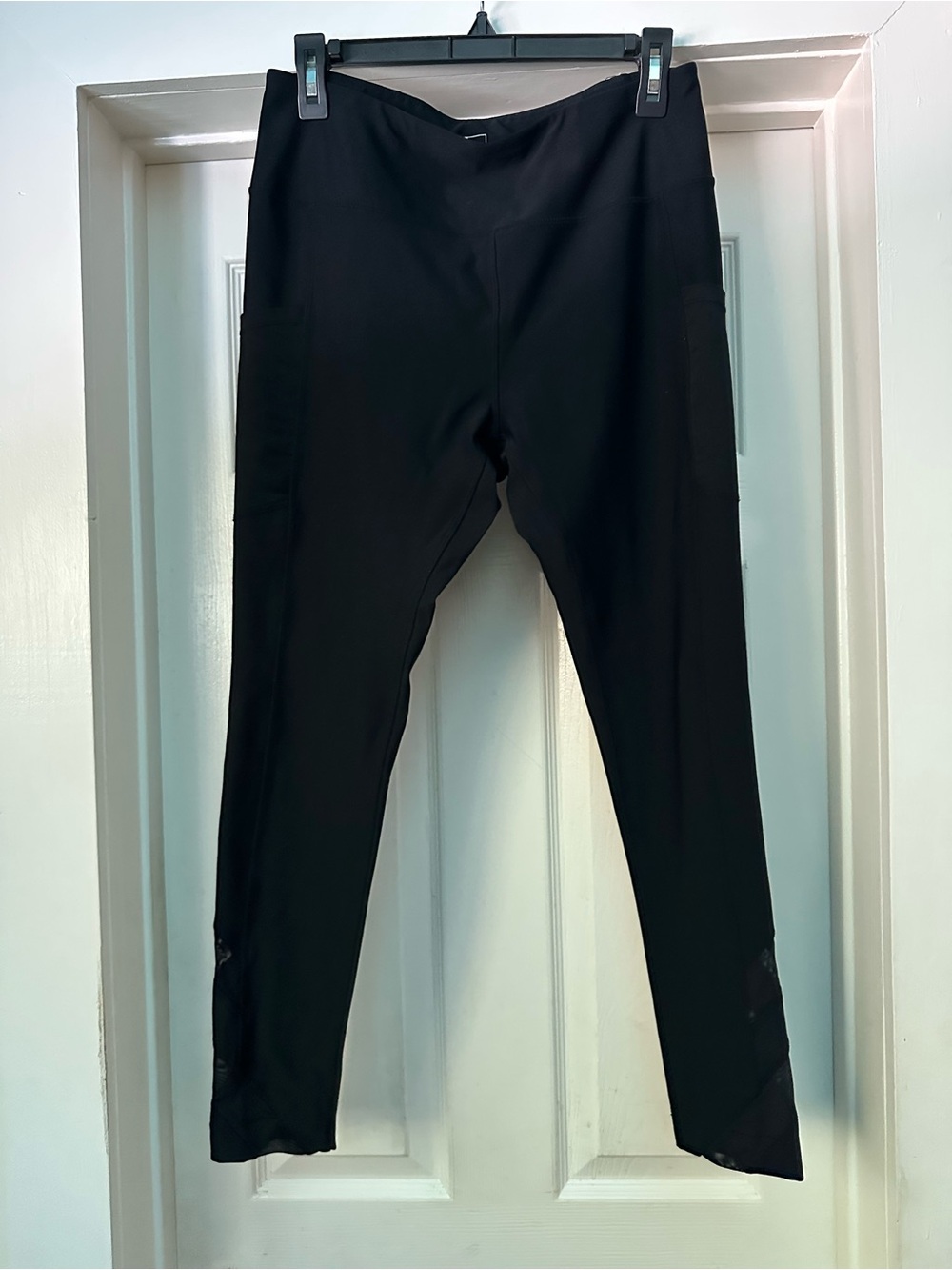 Mondetta Black Performance Leggings with Subtle Side Panels